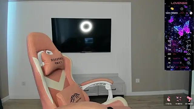 Snapshot of Holly_Molii chatting on 09-19-25, 02:24 Holly Molii online show from 09-19-25, 02:24