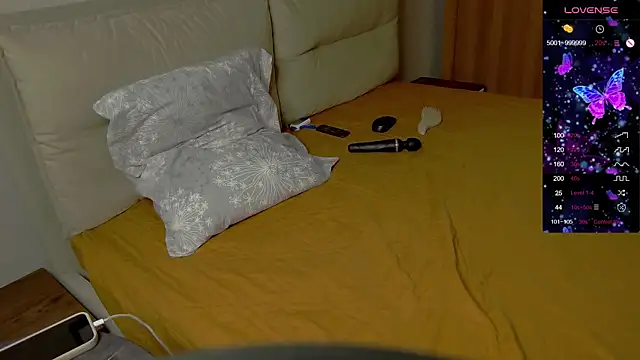 Snapshot of Holly_Molii chatting on 10-11-25, 02:11 Holly Molii online show from 10-11-25, 02:11