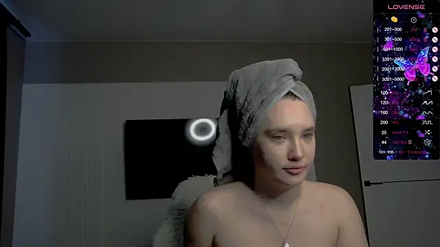 Holly Molii online show from 11-26-25, 06:14