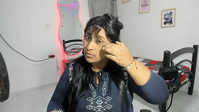 Snapshot of nikol_sexy39 chatting on 10-28-25, 03:32 nikol sexy39 online show from 10-28-25, 03:32