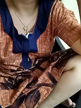 Snapshot of yourtamilcouple chatting on 01-28-25, 11:17 yourtamilcouple online show from 01-28-25, 11:17