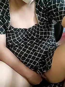 Snapshot of yourtamilcouple chatting on 02-04-25, 01:48 yourtamilcouple online show from 02-04-25, 01:48