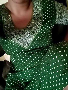 Snapshot of yourtamilcouple chatting on 02-06-25, 02:00 yourtamilcouple online show from 02-06-25, 02:00