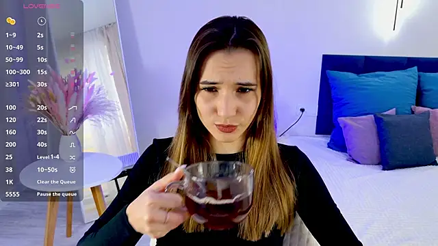 Snapshot of Alice_Weiss chatting on 03-04-25, 05:21 Alice Weiss online show from 03-04-25, 05:21