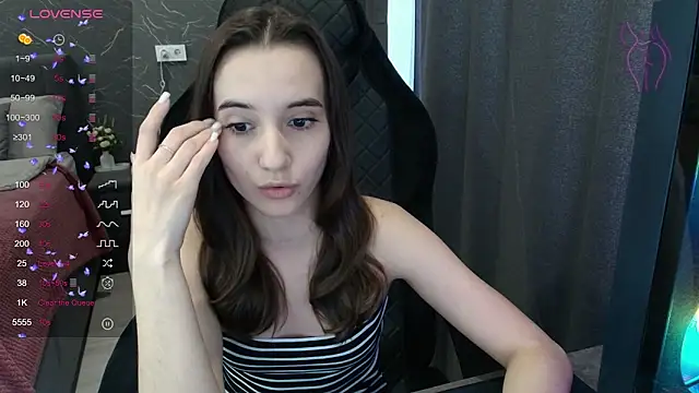 Alice Weiss online show from 03-01-26, 01:13