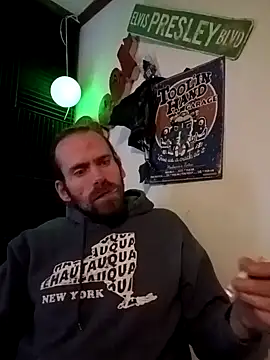 Snapshot of RobStrokes215 chatting on 12-21-24, 02:04 RobStrokes215 online show from 12-21-24, 02:04