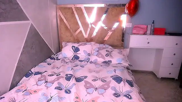 Snapshot of hannamour chatting on 10-09-25, 10:19 hannamour online show from 10-09-25, 10:19