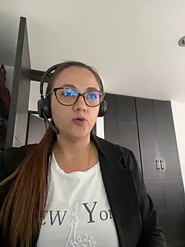 Snapshot of Shianrose chatting on 02-12-25, 09:11 Shianrose online show from 02-12-25, 09:11