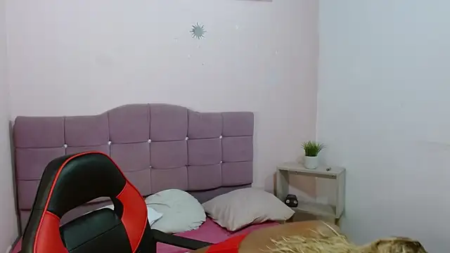 Snapshot of NatashaDormat chatting on 12-15-25, 02:49 NatashaDormat online show from 12-15-25, 02:49