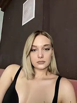 Snapshot of Alisa_Rise chatting on 03-08-25, 12:11 Alisa Rise online show from 03-08-25, 12:11