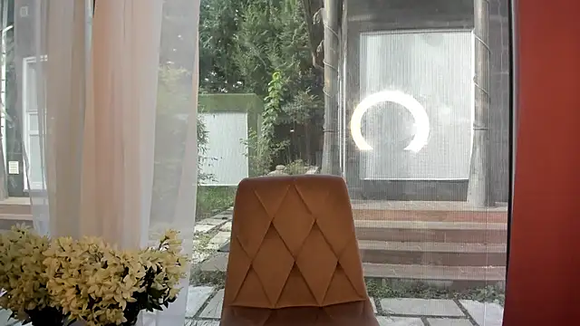 Mia  Milan online show from 10-23-25, 08:02