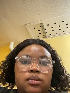 Curveysinaa online show from 02-28-25, 12:31