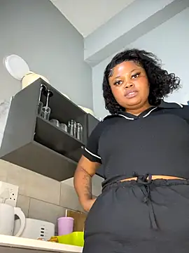 Curveysinaa online show from 10-07-25, 09:39