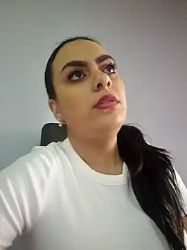 ElyzaIbarra online show from 02-09-25, 06:11