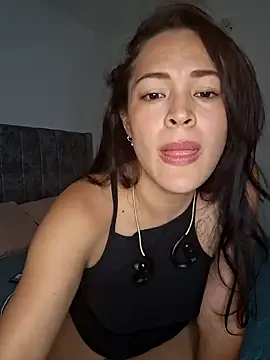 Snapshot of Sara_P10 chatting on 03-21-25, 11:23 Sara P10 online show from 03-21-25, 11:23