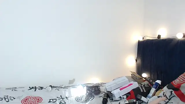 Bitsy Messy online show from 12-18-24, 06:32