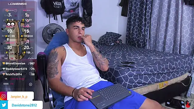 Snapshot of cJuan111 chatting on 03-22-25, 04:14 cJuan111 online show from 03-22-25, 04:14