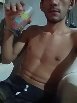 Snapshot of Treloso21 chatting on 02-17-26, 11:33 Treloso21 online show from 02-17-26, 11:33