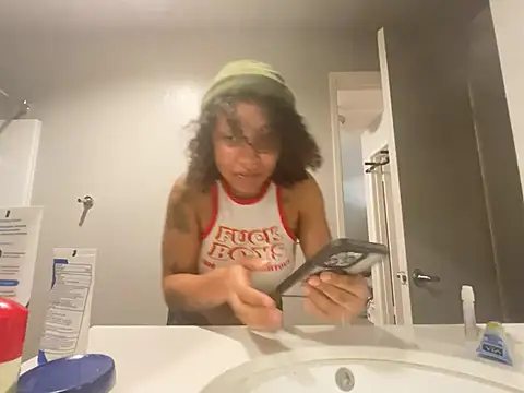 Snapshot of GoddessNih chatting on 12-13-24, 06:31 GoddessNih online show from 12-13-24, 06:31