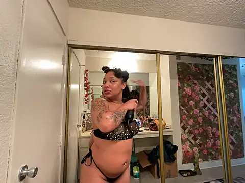 Snapshot of GoddessNih chatting on 10-17-25, 10:56 GoddessNih online show from 10-17-25, 10:56