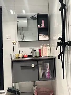 Aimeil online show from 01-18-25, 12:57