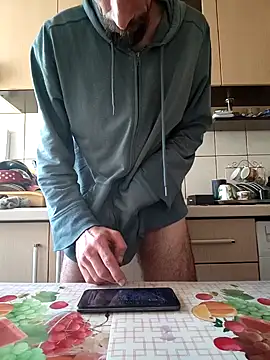 Snapshot of vulpe8400 chatting on 01-04-25, 10:49 vulpe8400 online show from 01-04-25, 10:49