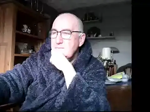 Snapshot of Adamdaddybear chatting on 12-09-24, 09:17 Adamdaddybear online show from 12-09-24, 09:17