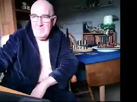 Snapshot of Adamdaddybear chatting on 12-16-24, 12:16 Adamdaddybear online show from 12-16-24, 12:16