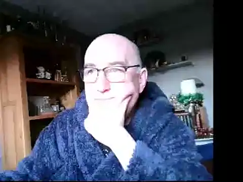 Snapshot of Adamdaddybear chatting on 12-18-24, 09:47 Adamdaddybear online show from 12-18-24, 09:47