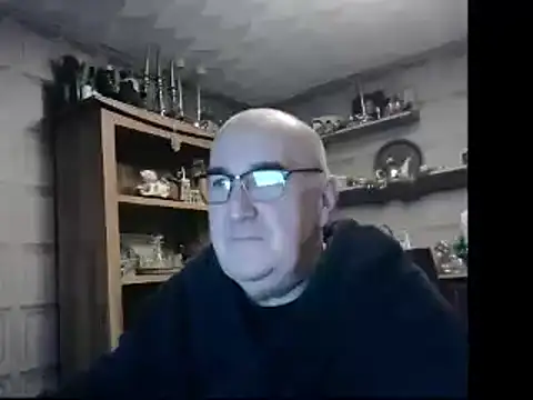 Snapshot of Adamdaddybear chatting on 12-20-24, 08:06 Adamdaddybear online show from 12-20-24, 08:06