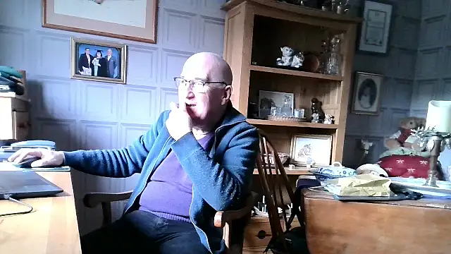 Snapshot of Adamdaddybear chatting on 01-25-25, 01:52 Adamdaddybear online show from 01-25-25, 01:52