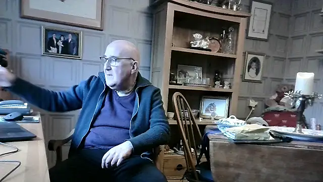 Snapshot of Adamdaddybear chatting on 01-26-25, 01:04 Adamdaddybear online show from 01-26-25, 01:04