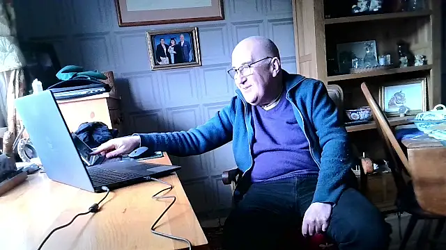 Snapshot of Adamdaddybear chatting on 01-27-25, 01:41 Adamdaddybear online show from 01-27-25, 01:41