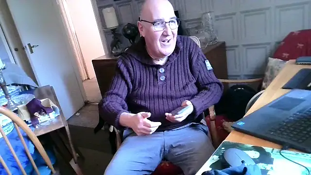 Snapshot of Adamdaddybear chatting on 02-06-25, 02:04 Adamdaddybear online show from 02-06-25, 02:04