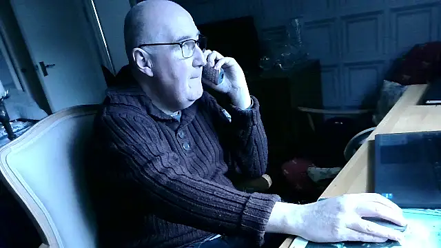 Snapshot of Adamdaddybear chatting on 02-08-25, 12:06 Adamdaddybear online show from 02-08-25, 12:06