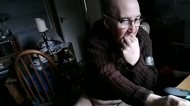 Snapshot of Adamdaddybear chatting on 02-08-25, 03:10 Adamdaddybear online show from 02-08-25, 03:10