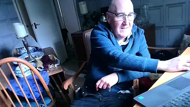 Snapshot of Adamdaddybear chatting on 02-10-25, 01:22 Adamdaddybear online show from 02-10-25, 01:22