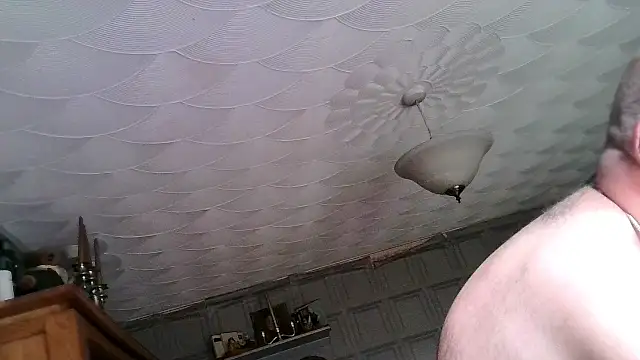 Snapshot of Adamdaddybear chatting on 02-17-25, 10:18 Adamdaddybear online show from 02-17-25, 10:18