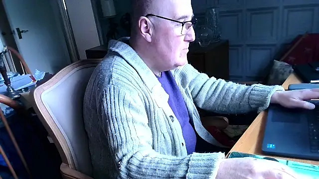 Snapshot of Adamdaddybear chatting on 02-18-25, 01:55 Adamdaddybear online show from 02-18-25, 01:55