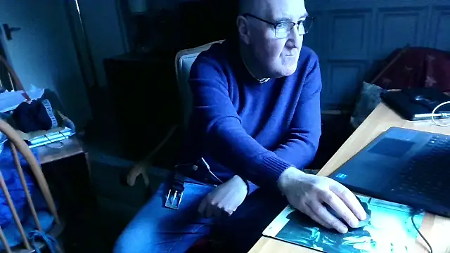 Snapshot of Adamdaddybear chatting on 02-21-25, 12:50 Adamdaddybear online show from 02-21-25, 12:50