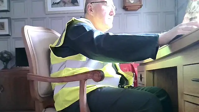 Snapshot of Adamdaddybear chatting on 02-26-25, 01:41 Adamdaddybear online show from 02-26-25, 01:41