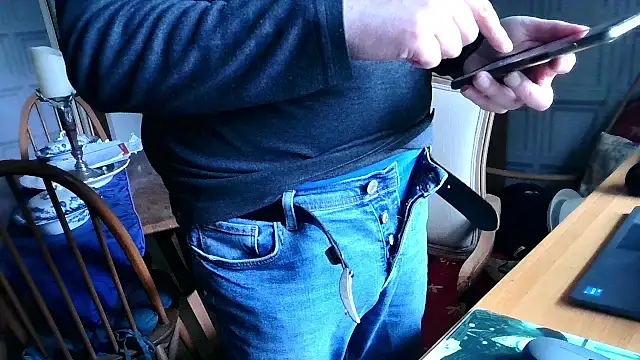 Snapshot of Adamdaddybear chatting on 03-07-25, 02:34 Adamdaddybear online show from 03-07-25, 02:34