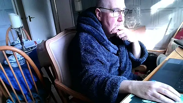 Snapshot of Adamdaddybear chatting on 03-08-25, 09:17 Adamdaddybear online show from 03-08-25, 09:17