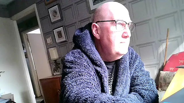 Snapshot of Adamdaddybear chatting on 03-10-25, 09:43 Adamdaddybear online show from 03-10-25, 09:43