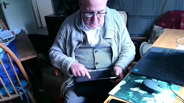 Snapshot of Adamdaddybear chatting on 03-13-25, 02:12 Adamdaddybear online show from 03-13-25, 02:12