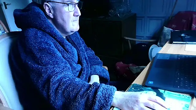 Snapshot of Adamdaddybear chatting on 03-14-25, 09:24 Adamdaddybear online show from 03-14-25, 09:24