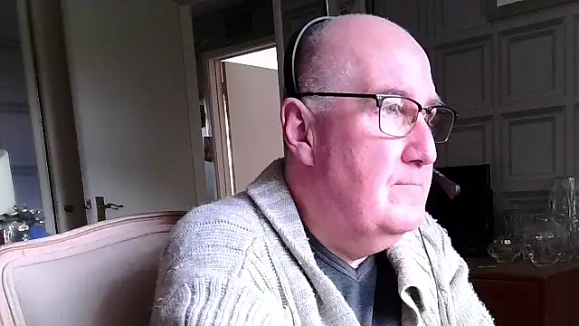 Snapshot of Adamdaddybear chatting on 03-16-25, 02:22 Adamdaddybear online show from 03-16-25, 02:22