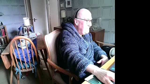 Snapshot of Adamdaddybear chatting on 03-17-25, 09:33 Adamdaddybear online show from 03-17-25, 09:33