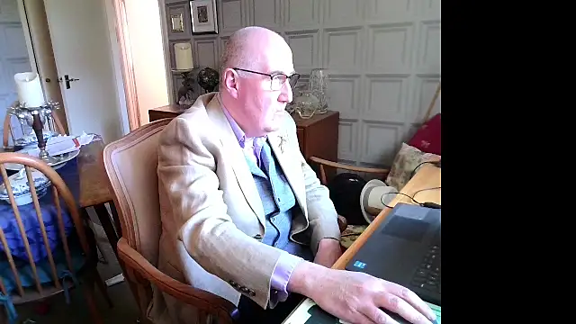 Snapshot of Adamdaddybear chatting on 03-18-25, 02:37 Adamdaddybear online show from 03-18-25, 02:37