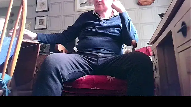 Snapshot of Adamdaddybear chatting on 03-22-25, 02:36 Adamdaddybear online show from 03-22-25, 02:36